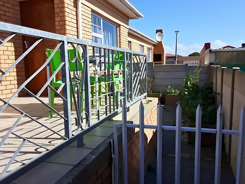 2 Bedroom Property for Sale in Heiderand Western Cape